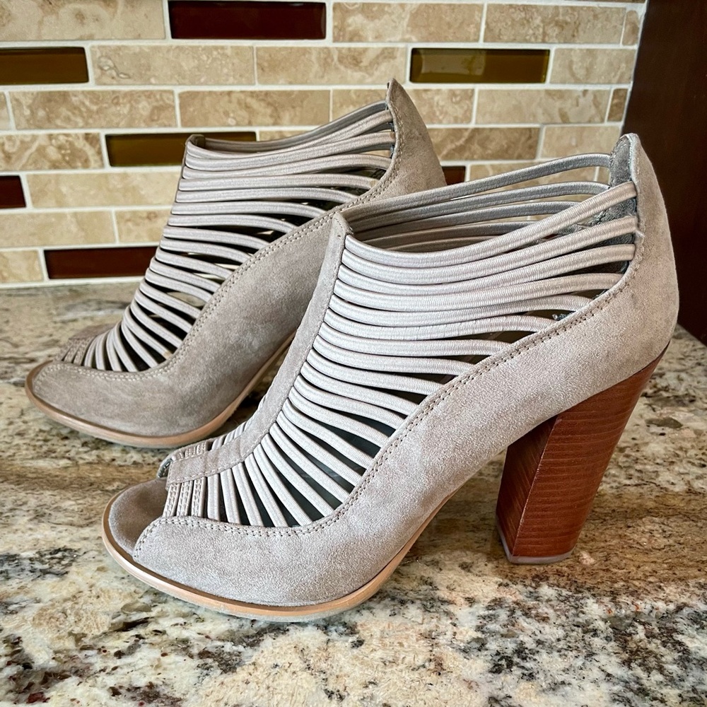 MIA Stylish Taupe Open Toe Shoe Size 8.5